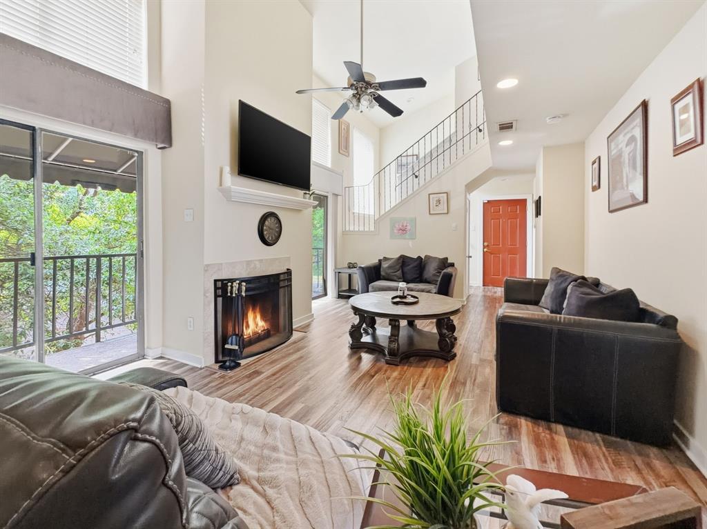 Holland Ave Condo - Residential