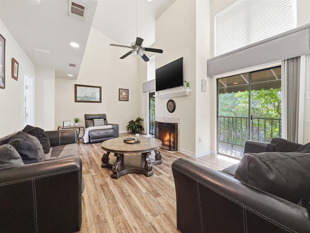 Holland Ave Condo - Residential