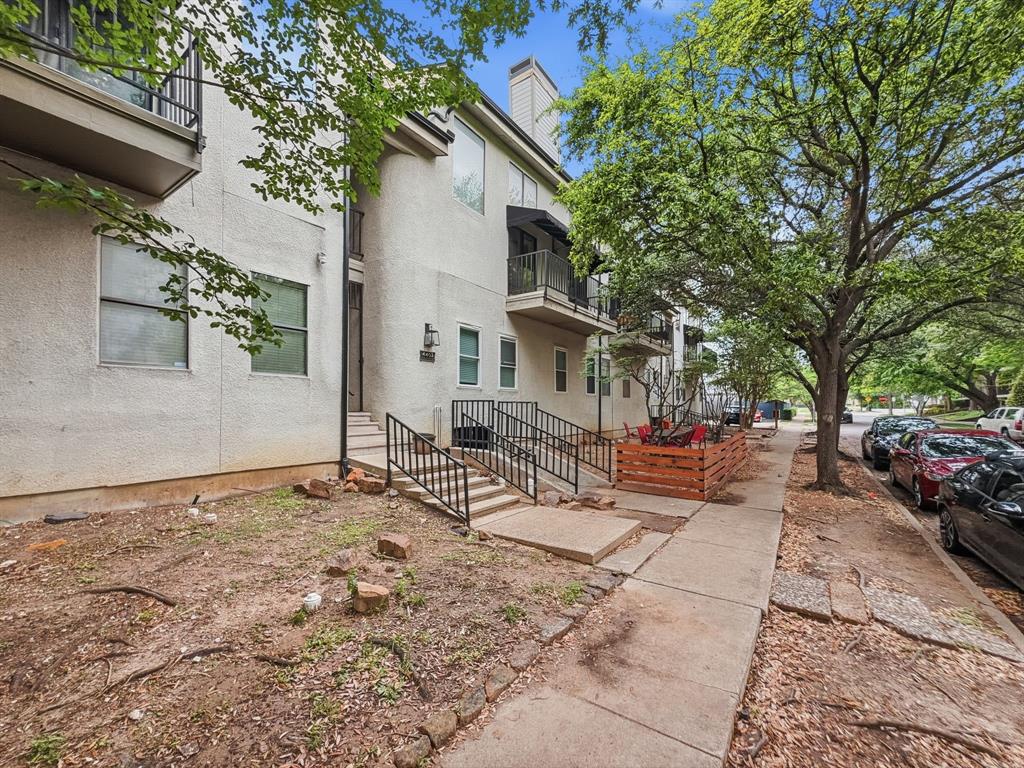 Holland Ave Condo - Residential