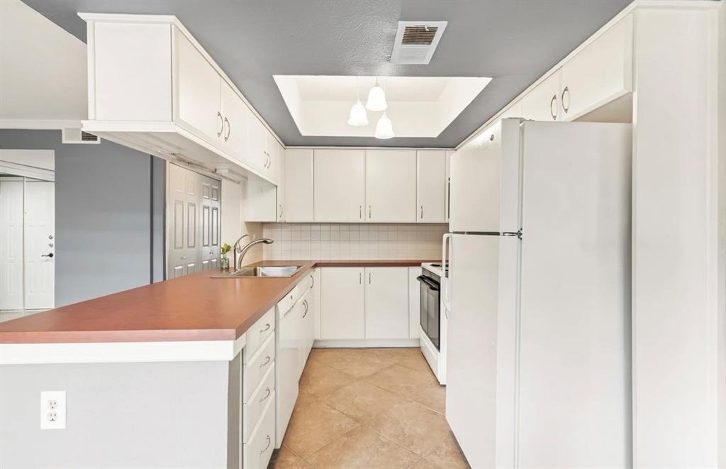 Wedglea Place Condo - Residential
