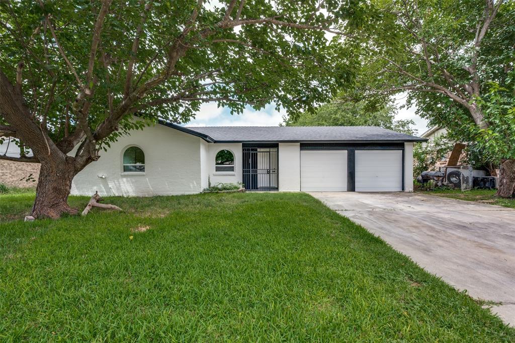 Welcome home to this beautifully remodeled 3-bedroom, 2-bathroom property with a 2-car garage, offering modern comfort and style from top to bottom. No detail was overlooked in this stunning renovation.
Step inside to discover a brand-new kitchen designed for both function and flair—perfect for everything from weeknight dinners to weekend gatherings. The fresh, updated bathrooms bring a clean, contemporary feel, while the all-new flooring flows seamlessly throughout the home, tying every room together.
Enjoy the benefits of new windows that brighten the interior with natural light while boosting energy efficiency and lowering utility costs. Out in the garage, durable epoxy-coated floors deliver a polished, low-maintenance finish ideal for parking, storage, or a workshop space.
Situated in a convenient Everman location with easy access to schools, shopping, and major routes into Fort Worth, this turnkey home is ready for its new owners. Just bring your bags and settle in—everything else has been taken care of!
Don't miss your chance to own this fully updated property. Schedule your showing today!