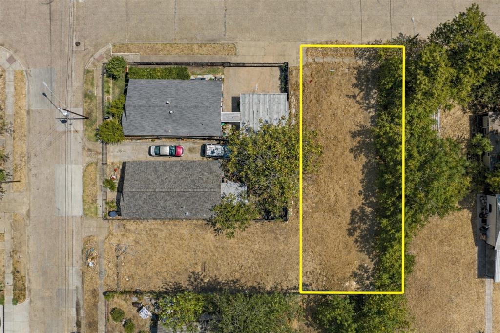 Vacant lot available in fast growing Trinity Groves. This area is filled with new construction homes, and this lot can be the next build spot for your project. Perfect for a vertical construction, it is located next to another modern home. Address not yet assigned, but have survey. Great location, only minutes from downtown Dallas, and major highways. Tucked away in the residential neighborhood, near restaurants and other new developments, this lot allows for the best of both worlds, whether it is building your forever home, or an investment property, this is the spot!
The property diagonally behind this lot is also same owner and an example of what one can do by building vertically. Please reach out to us for more info on this if interested in building. Survey available.