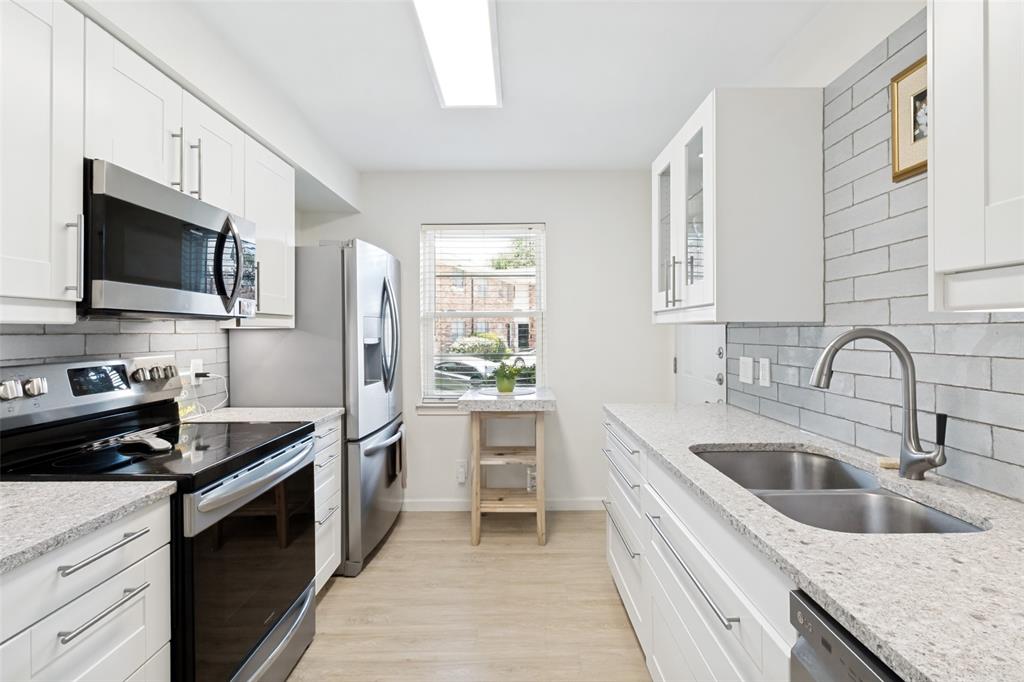 Tanglewood Twnhms Condos - Residential