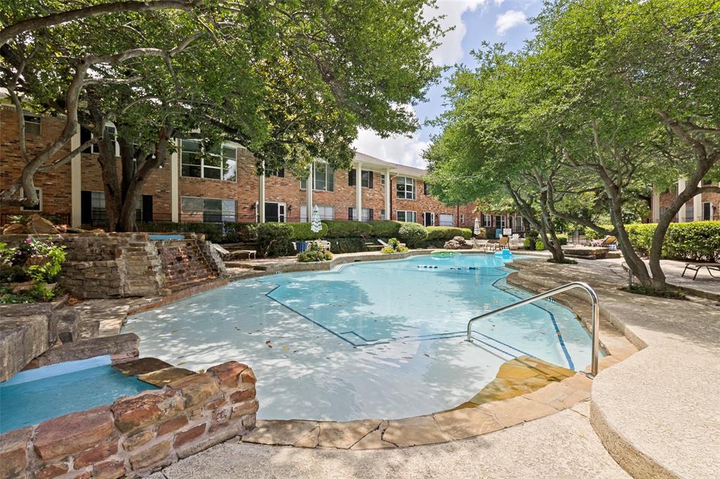 Tanglewood Twnhms Condos - Residential