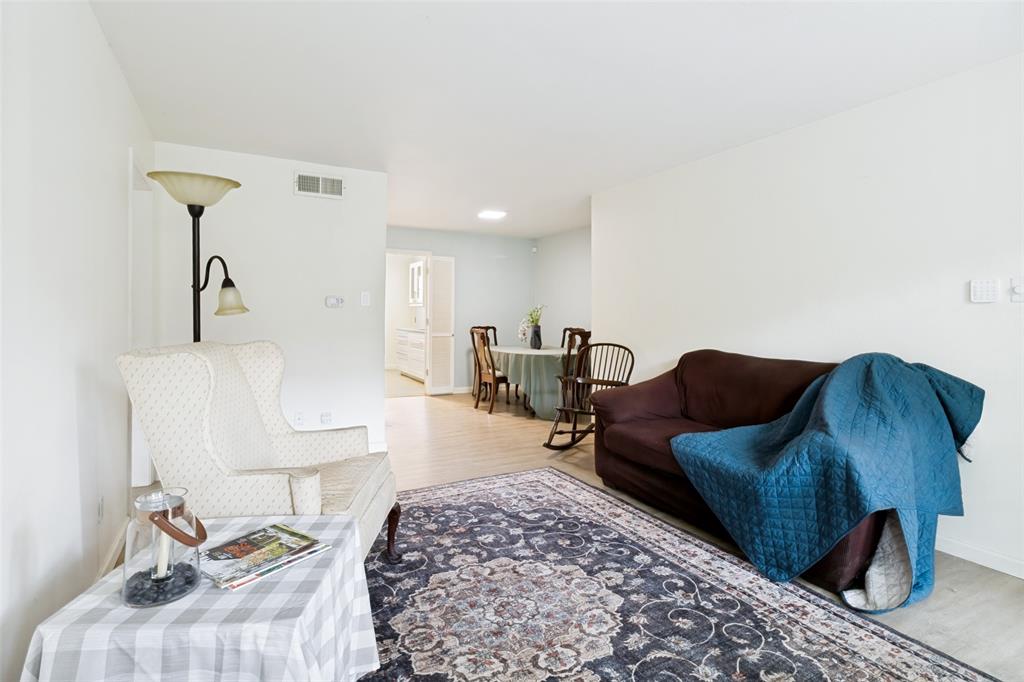 Tanglewood Twnhms Condos - Residential