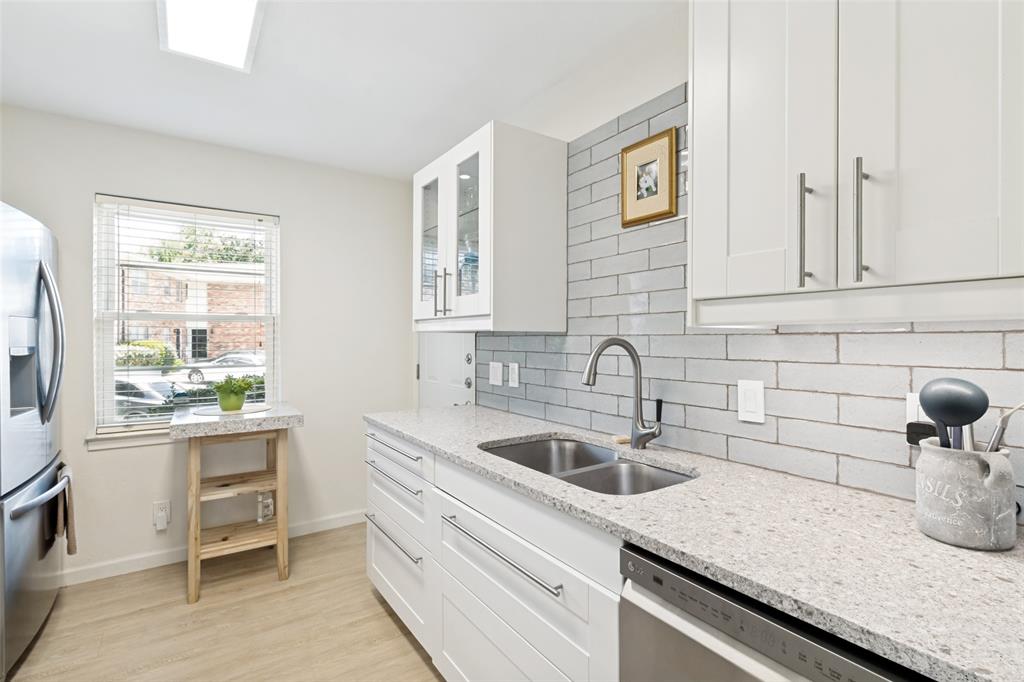 Tanglewood Twnhms Condos - Residential