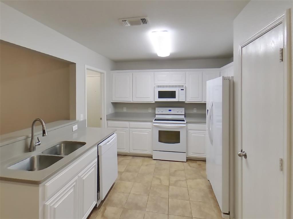 FORMAN WILLIAMSBURG SQUARE - Residential Lease