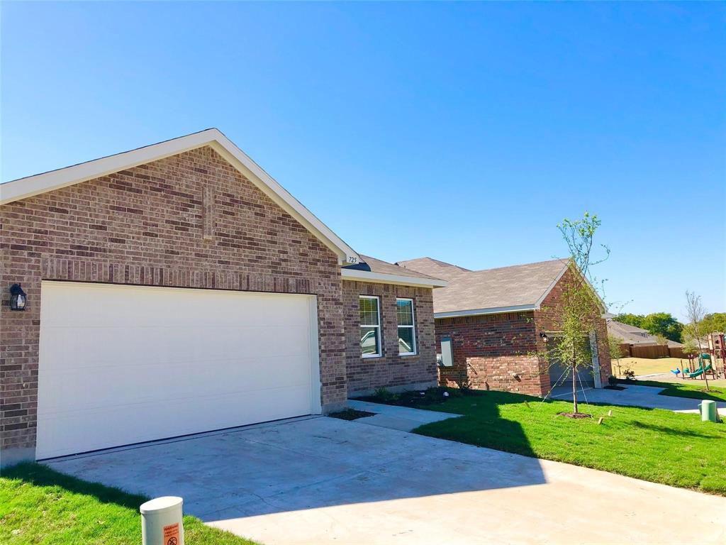 PECAN GROVE PHASE IV - Residential Lease