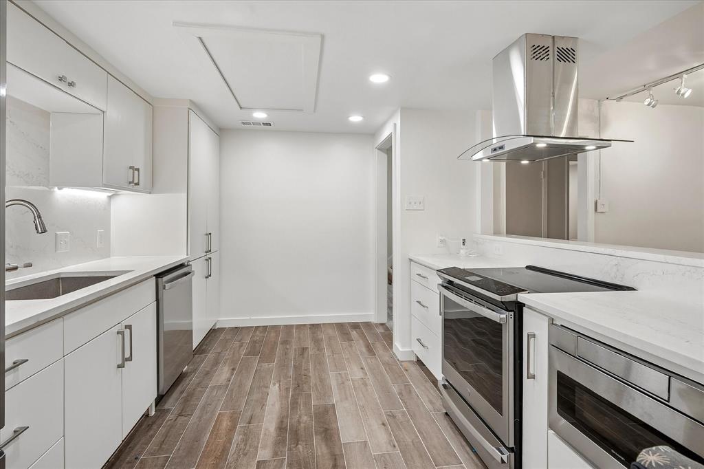 Park Place Twnhms Condo - Residential