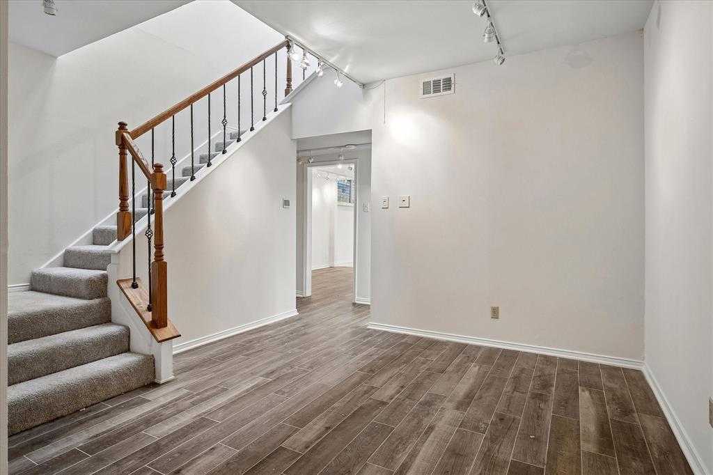 Park Place Twnhms Condo - Residential