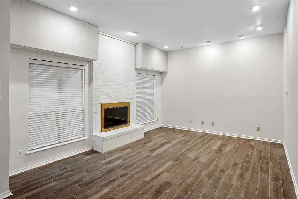 Park Place Twnhms Condo - Residential