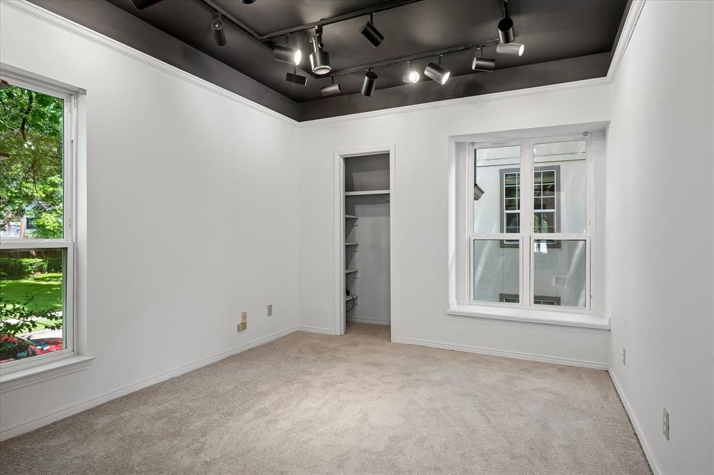 Park Place Twnhms Condo - Residential