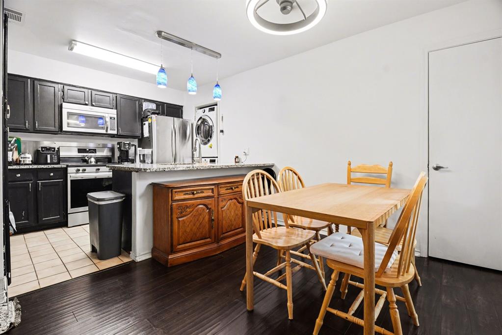 Oaks On Montfort Condos - Residential