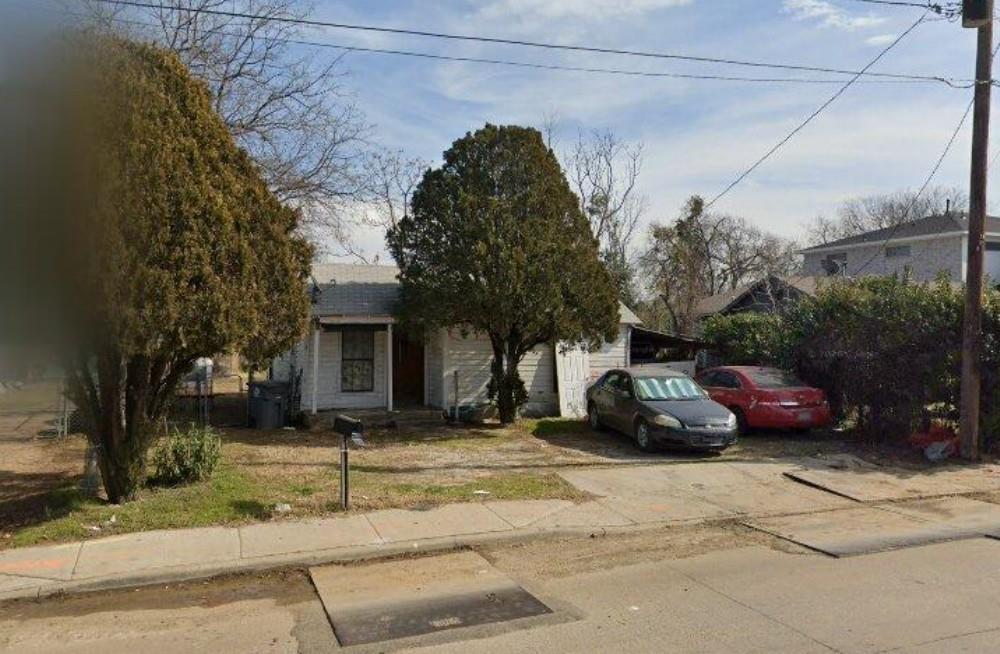 Exceptional opportunity in a rapidly developing and transitioning neighborhood. This property is being offered primarily for its land value and presents an ideal opportunity for redevelopment, new construction, or a complete renovation project. Surrounded by ongoing development and newly constructed homes, the location offers significant potential for future appreciation.
The existing structure is being sold strictly AS IS. Seller will make no repairs. No interior showings will be permitted. Prospective buyers are welcome to walk the exterior of the property at their own risk.
Cash offers must be accompanied by proof of funds. No survey is available; buyer will be responsible for obtaining a new survey if required.
Buyer and Buyer's Agent are responsible for independently verifying all information, including but not limited to lot dimensions, square footage, schools, zoning, restrictions, and other MLS data. Seller and Listing Broker make no warranties or representations regarding the accuracy of information provided.