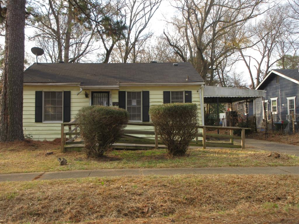 3 bedroom and 2 full baths with nice size living room. Good size kitchen and bedrooms. Has office area or den. AGENTS: see agent remarks on submitting an offer.