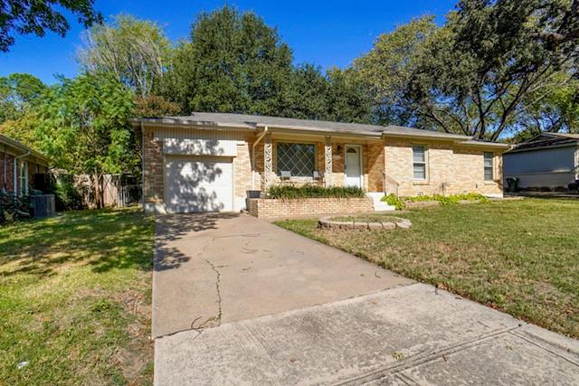 Great location in Bedford! 3-2-1, with updated kitchen and bathrooms.  A spacious, lovely yard in the back for enjoying your evenings. Original hardwood floors!  Tiled kitchen and breakfast areas. Tile in the bathrooms. The master has an ensuite half bath. Front drive-up appeal with brick flower beds across the front. Covered porch for sitting. One-car garage. Great Location for commuting to work or schools. shopping and entertainment within minutes. Fine dining close by.  Come make this your forever home!
 Excellent Bedford Schools.