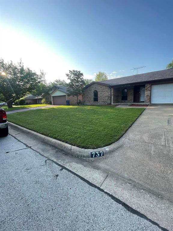 Don’t miss out—schedule your showing today!
Investment property 

THIS PROPERTY OFFER A 2ND PRIMARY ROOM WITH STAND-UP
SHOWER ONLY AND FULL RESTROOM
PRIMARY ROOM OFFER STAND UP SHOWER ONLY WITH JET SPRAY
SHOWER RECENTLY REMODELED
COVEER PATIO
FIREPLACE IN THE LIVING ROOM
WASHER AND DYER STAYS WITH PROPERT