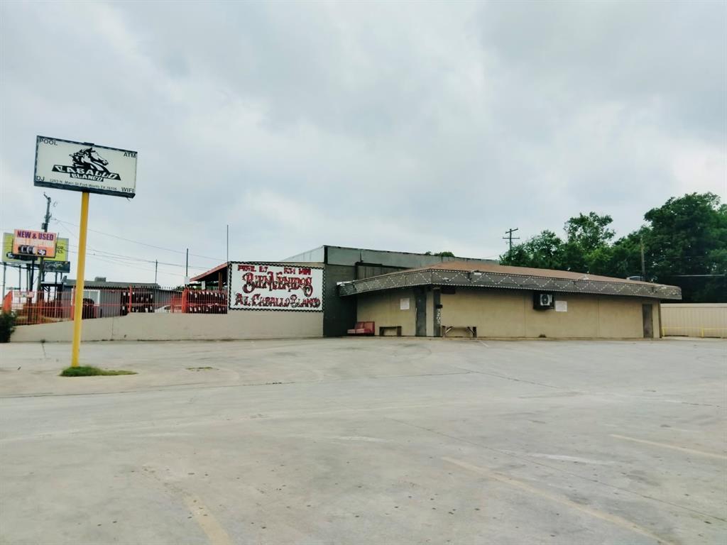 LOCATION, LOCATION, LOCATION, WALKING DISTANCE TO THE ICONIC STOCK YARD, AND JUST MINUTES FROM DOWN TOWN FORTH WORTH ! .......... THIS FANTASTIC PROPERTY CURRENTLY A BAR, IS ALL SET AND READY FOR NEW OWNER .......... GAMING MACHINES, POOL TABLE, ALL BAR EQUIPMENT, LOTS OF PARKING ........ THIS SALE INCLUDES TWO PROPERTIES 3203 MIAN ST AND 3207 MAIN ST ..........  MUST SEE IT !!!