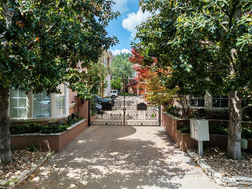 Sme-Ballas Oak Lawn 01 - Residential