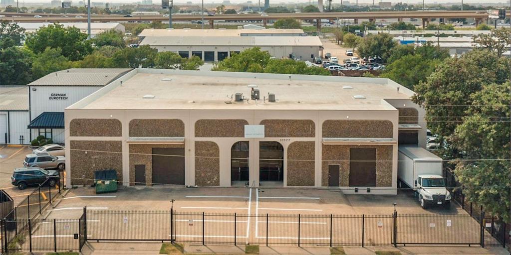 This well maintained industrial warehouse has 11,260 Sqft.  Includes the following updates: New roof replaced with PVC (04.21), Office HVAC Replaced 2019, and is currently on a maintenance service contract.   Both office warehouse have a full fire sprinkler system.  This property comes with an 8 ft wrought iron fence, as well as, 2 security gates.  Parking lot includes 12 parking spaces, and has 3 LED Parking lot lights to the property.  Comes with 1 Full loading doc, half size loading doc for fed ex ups delivery, 1 drive in doc.  Warehouse ceiling height is 19 ft.  LED lighting in warehouse.  Skylights.  4 Gas powered heaters throughout warehouse.  2 warehouse exhaust fans.  4 Offices downstairs, 3 Bathrooms.  Upstairs conferencewroom with bathroom.  Mezzanine.  Heavy Power 3 Phase.  Water heater replaced 04.24.
Accepting Texas Association of Realtors Commercial Contract Form.