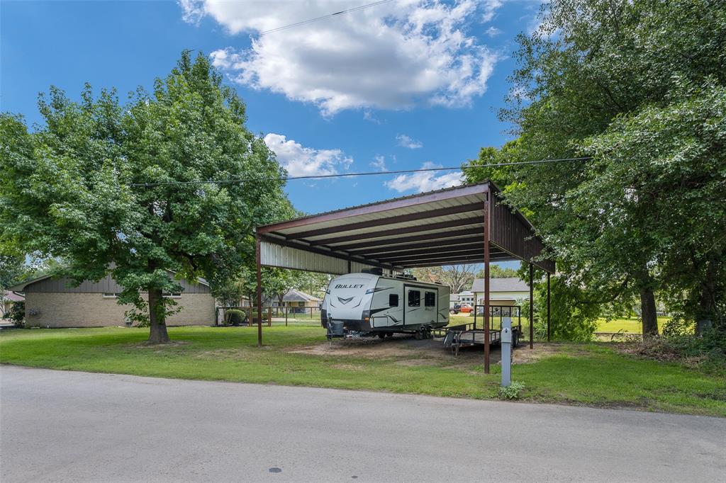 COUNTRY CLUB SHORES - Residential