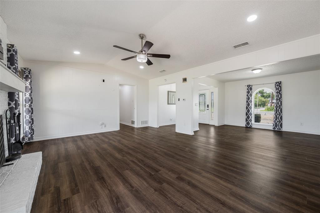 COUNTRY CLUB SHORES - Residential