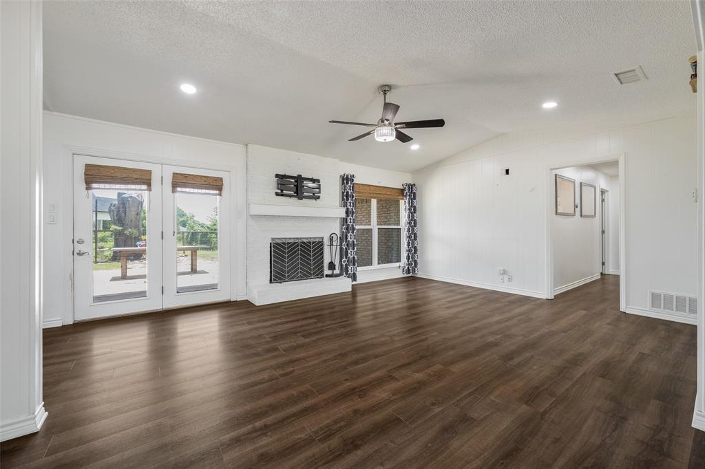 COUNTRY CLUB SHORES - Residential