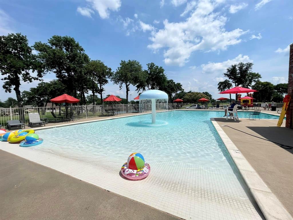 COUNTRY CLUB SHORES - Residential
