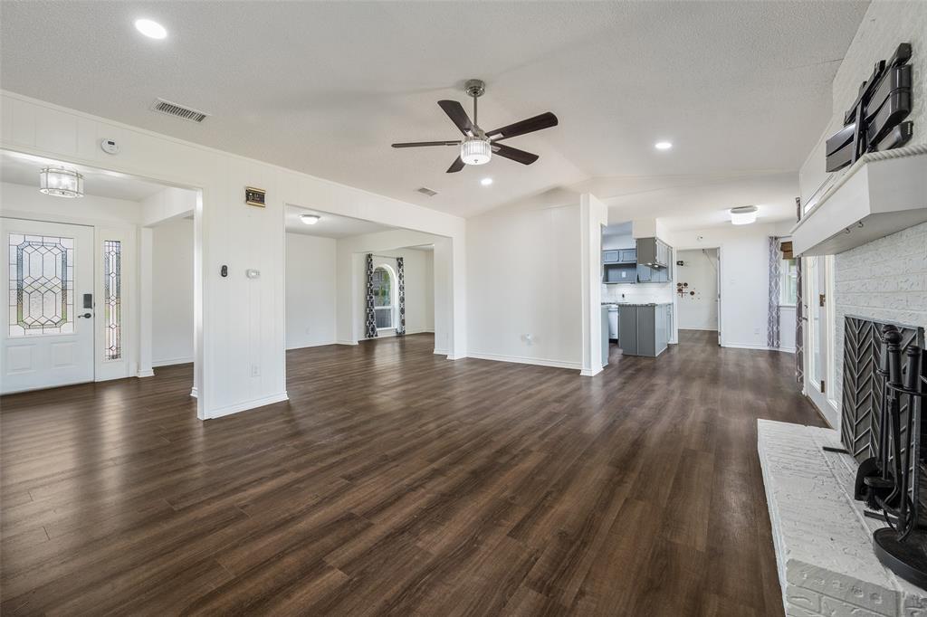 COUNTRY CLUB SHORES - Residential