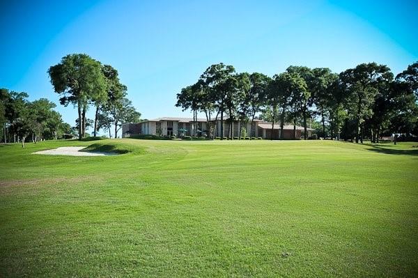 COUNTRY CLUB SHORES - Residential