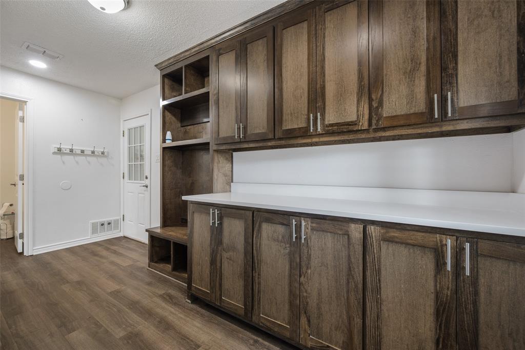 COUNTRY CLUB SHORES - Residential