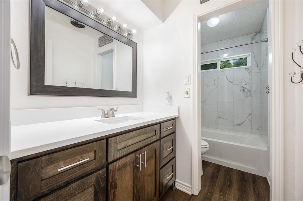 COUNTRY CLUB SHORES - Residential