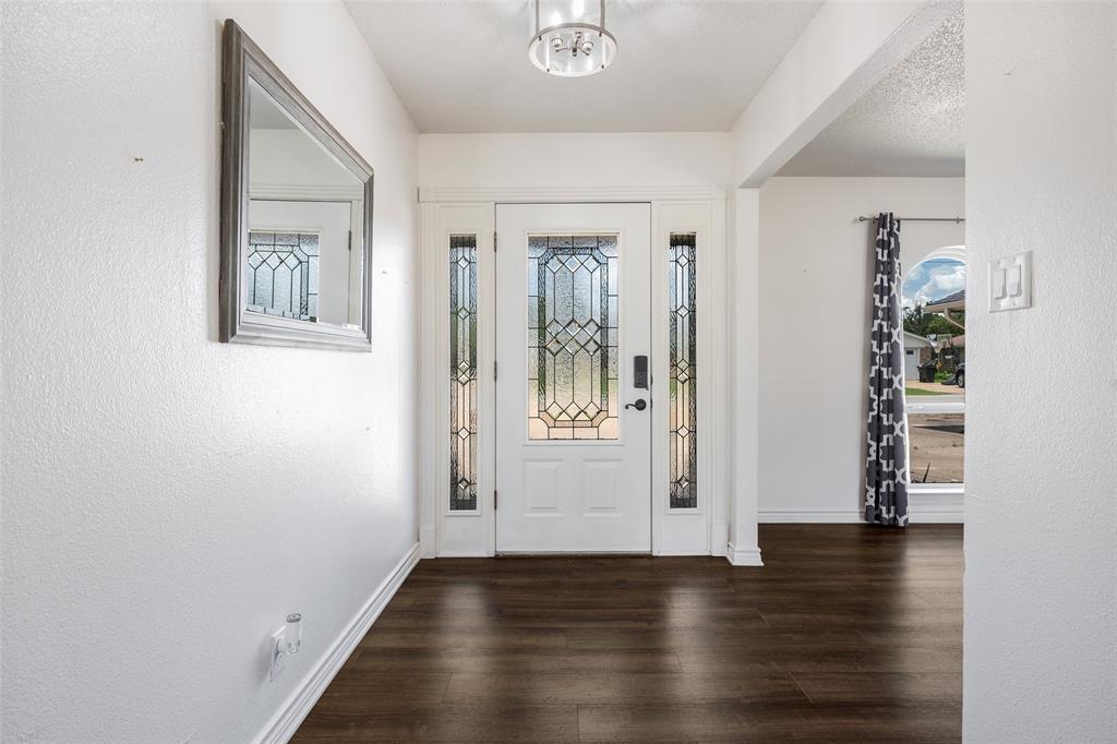 COUNTRY CLUB SHORES - Residential