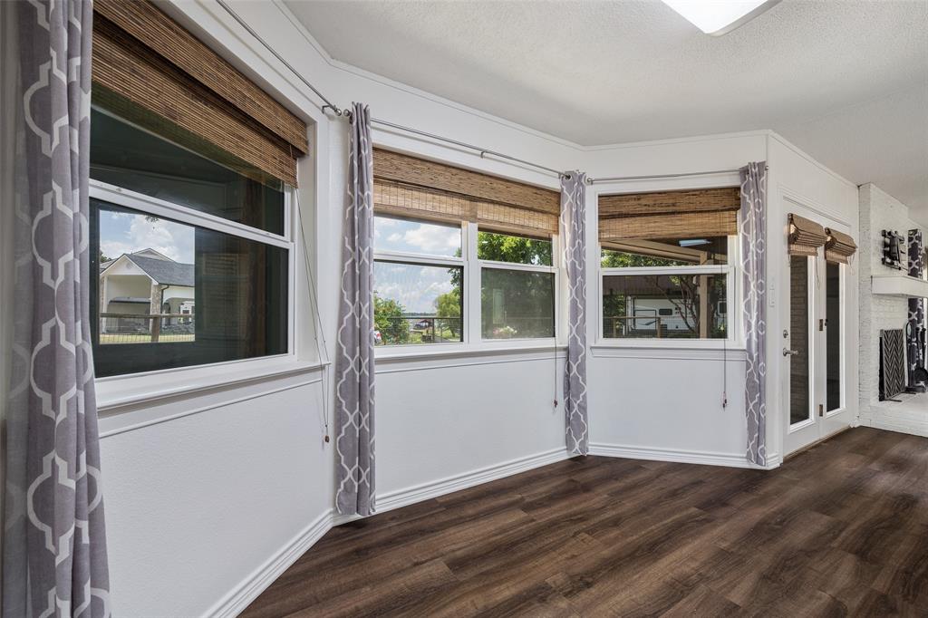 COUNTRY CLUB SHORES - Residential
