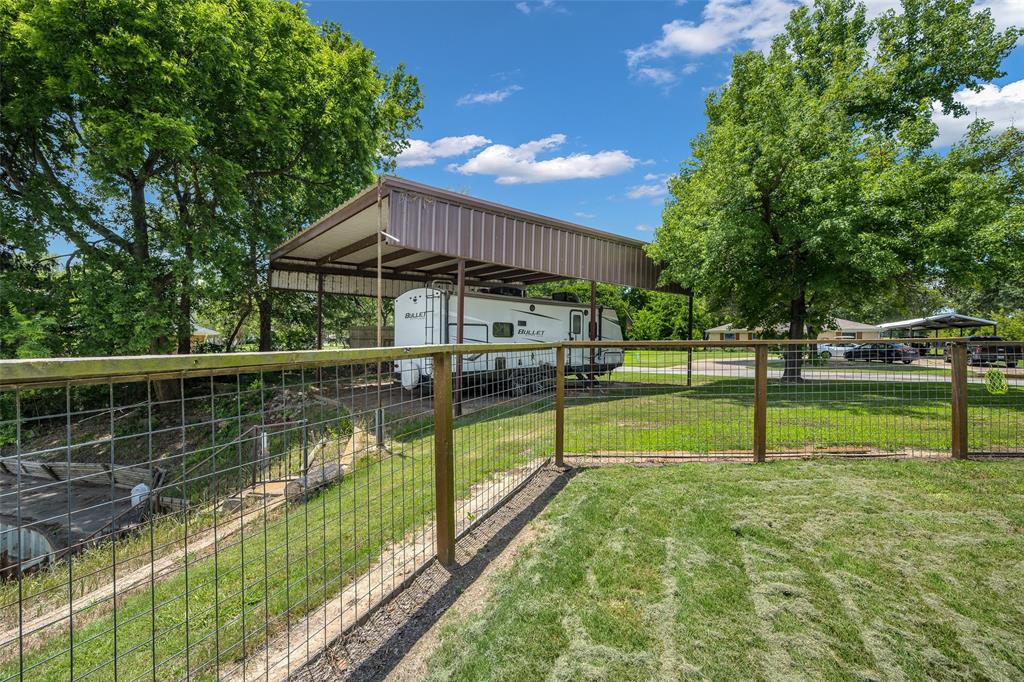 COUNTRY CLUB SHORES - Residential