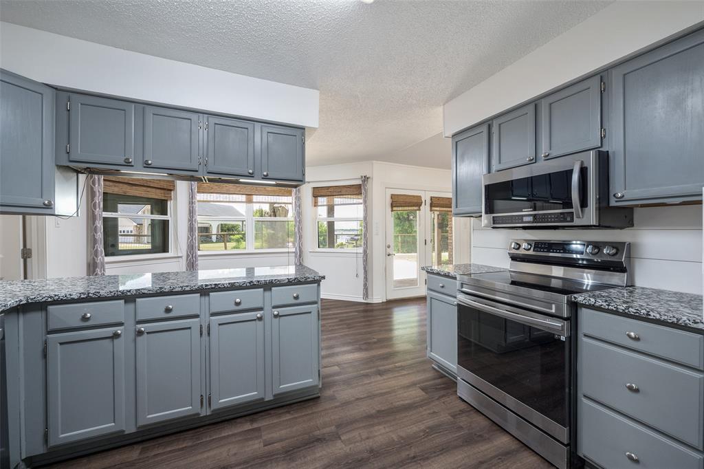 COUNTRY CLUB SHORES - Residential