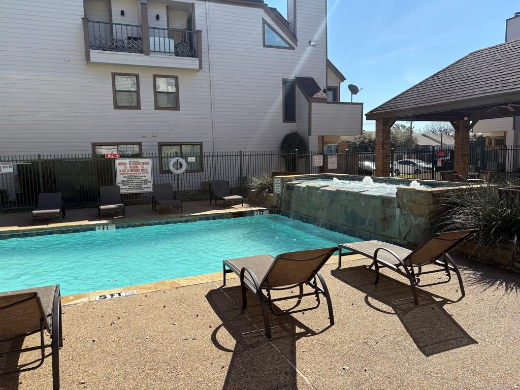 Arlington Oaks Condo - Residential