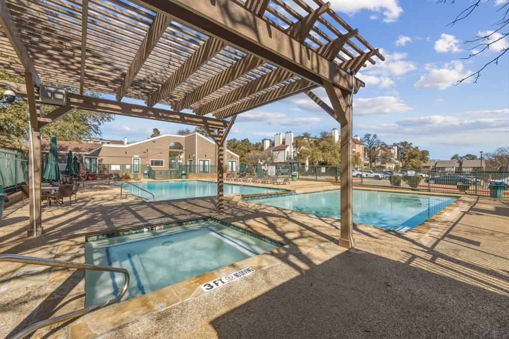 Arlington Oaks Condo - Residential
