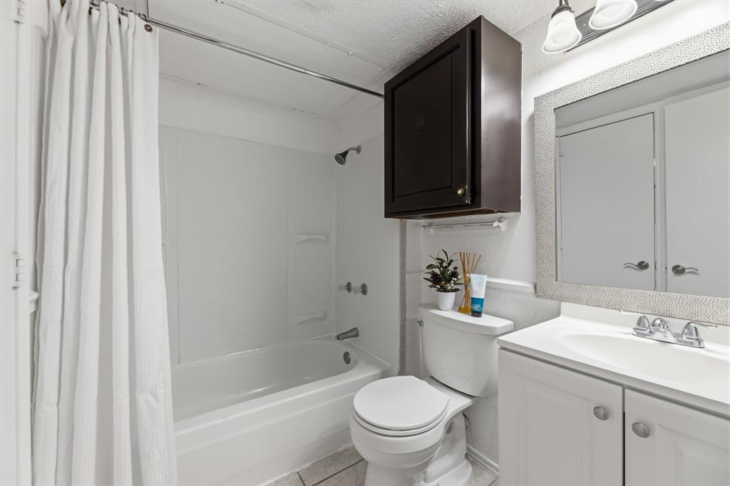 Arlington Oaks Condo - Residential