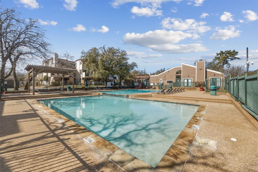 Arlington Oaks Condo - Residential