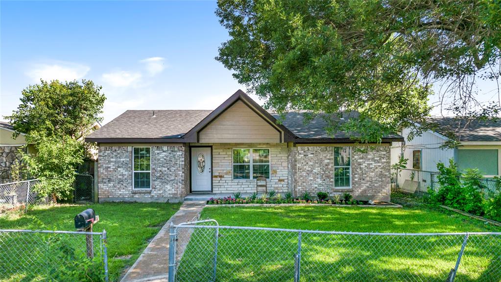 This beautifully updated 4-bedroom, 2-bath home featuring an open-concept layout perfect for modern living. Everything is NEW—roof, AC, granite countertops, and flooring throughout (2024). The spacious design offers plenty of natural light and a seamless flow from the kitchen to the living area.