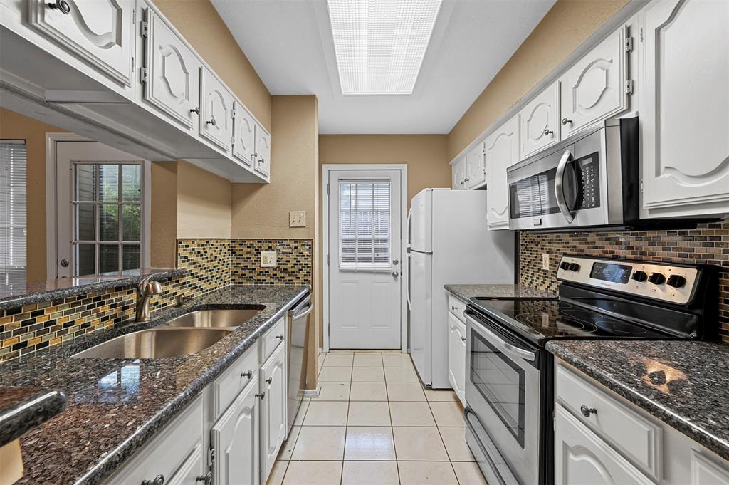 Preston on the Lake Condos - Residential Lease