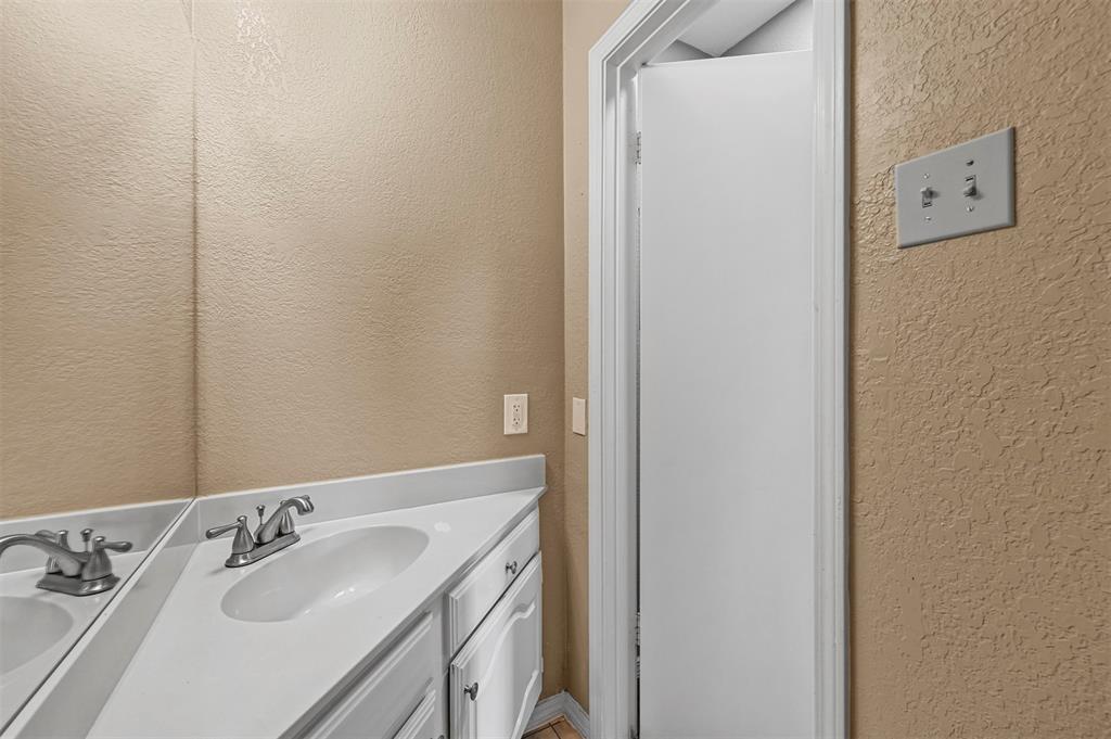 Preston on the Lake Condos - Residential Lease