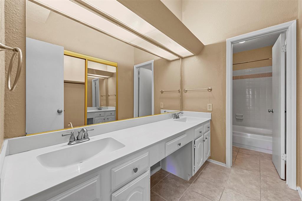 Preston on the Lake Condos - Residential Lease