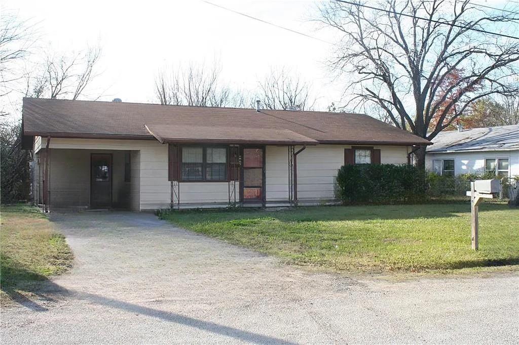 Small-town home! This little 1284 square foot property has 2 large bedrooms, 2 very nice size bathrooms in which primary has a large walk-in closet, a 15 x 19 living area with large windows, and a great size dining room kitchen with built in wood cabinets and pantry and separate laundry area. It has a terrific 5 x 16 covered patio in front to enjoy that morning coffee and watch the kids walk to school and a 10 x 20 covered patio in back for those family events. This property offers a 10 x 25 workshop that could be transformed into a terrific in-law suite or she shed. Don't miss the opportunity to make this yours!

Buyer and buyer's agent will need to verify all information including but not limited to measurements. All information deemed reliable but not guaranteed.