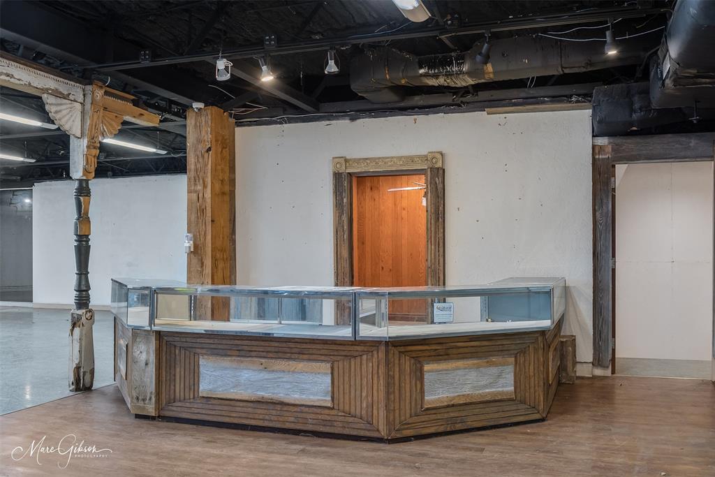 Thornhill Sub - Commercial Sale