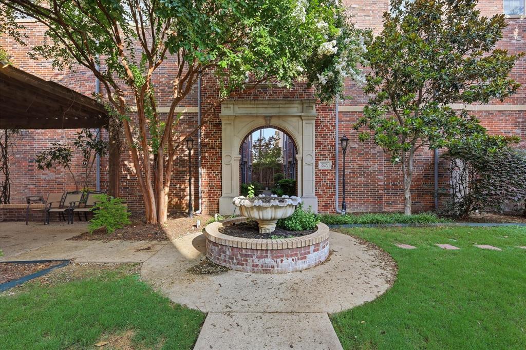 Ross Ave Brownstones - Residential