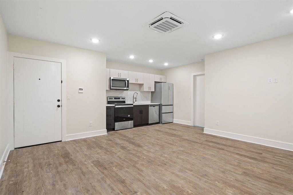 Dicksons East Dallas - Residential Lease