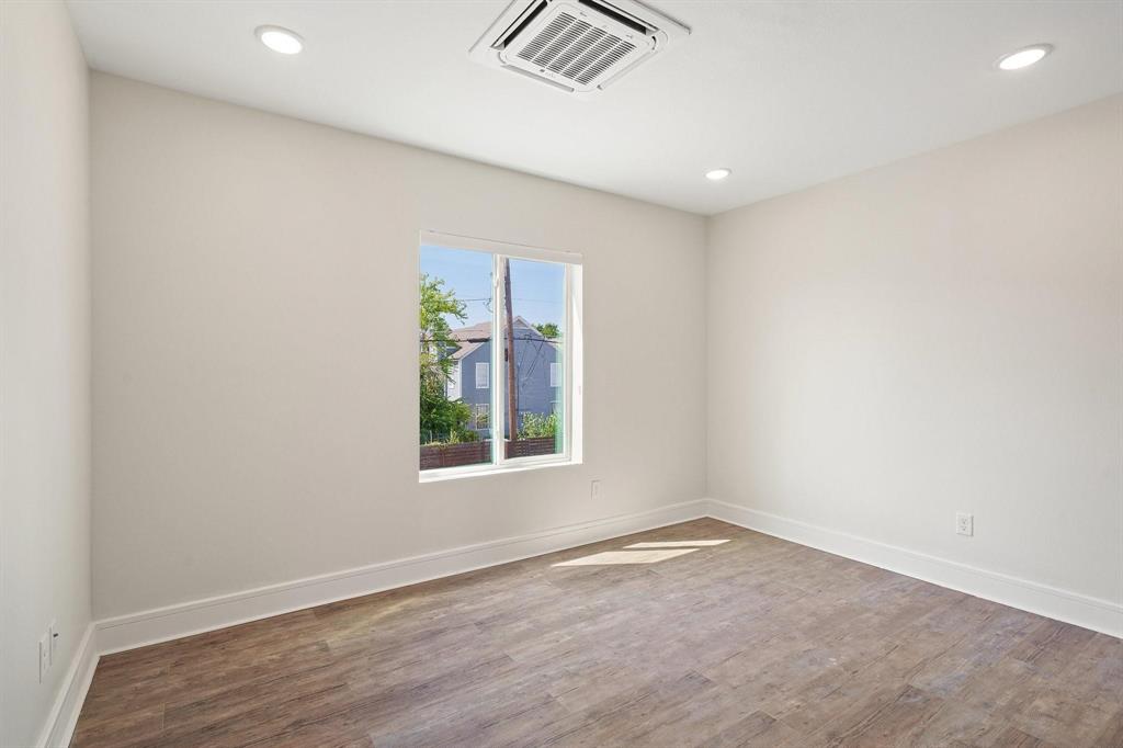 Dicksons East Dallas - Residential Lease