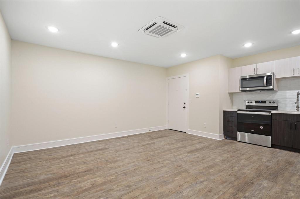 Dicksons East Dallas - Residential Lease